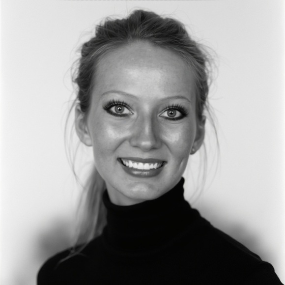 Meet your Posher, Beth - Picture 2 of 2